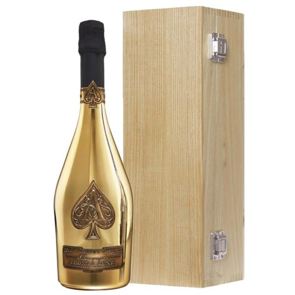 Armand de Brignac Brut Gold boca šampanjca u drvenoj kutiji.