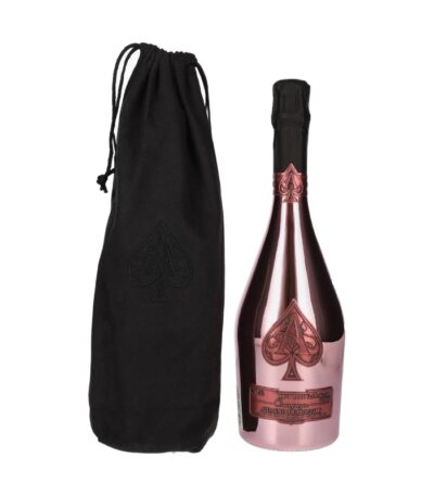 Armand de Brignac Brut Rosé boca šampanjca u vreći.