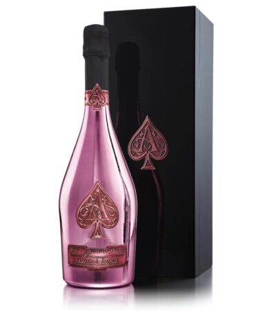 Armand de Brignac Brut Rosé boca šampanjca u drvenoj kutiji.