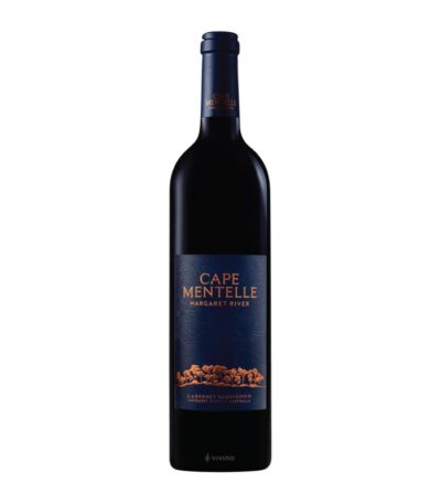 Cape Mentelle Cabernet Sauvignon boca crvenog vina s prepoznatljivom etiketom.