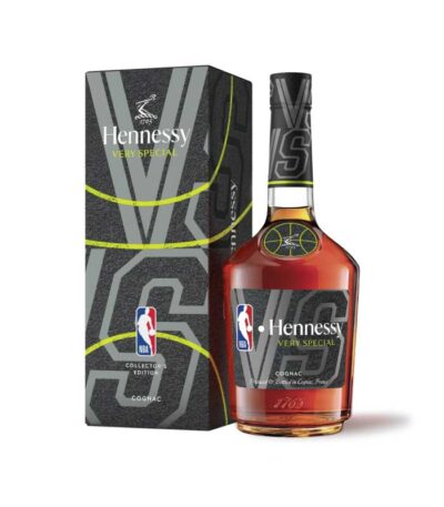 Hennessy V.S NBA konjak boca s logom košarkaške lige NBA.