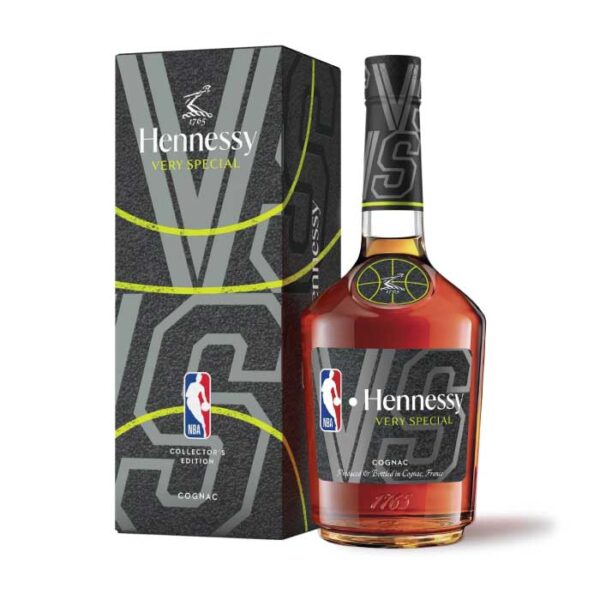 Hennessy V.S NBA konjak boca s logom košarkaške lige NBA.