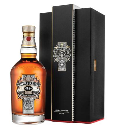 Chivas Regal 25 Y.O. Blended Scotch Whisky boca.
