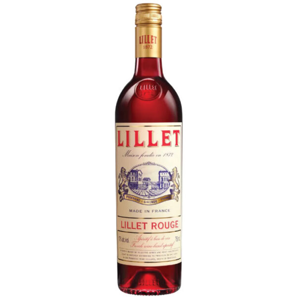 Luksuzna boca Lillet Rouge aperitiva pored čaše crvenog voća i narandže